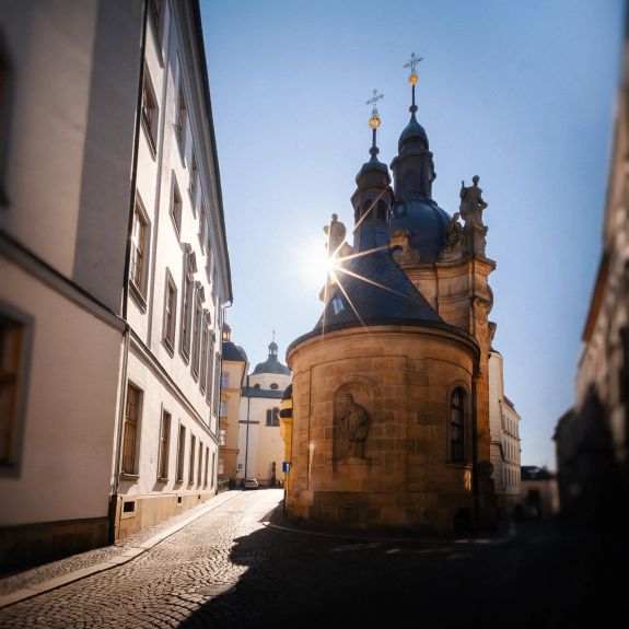 Vítej zpět, slunko nad Olomoucí. 🌞 Už jsme po těch týdnech málem zapomněli, jak vypadáš.

Aneb konečně máme letní semestr nejen v kalendáři. Dnes už je cítit i ve vzduchu.

#univerzitnimesto